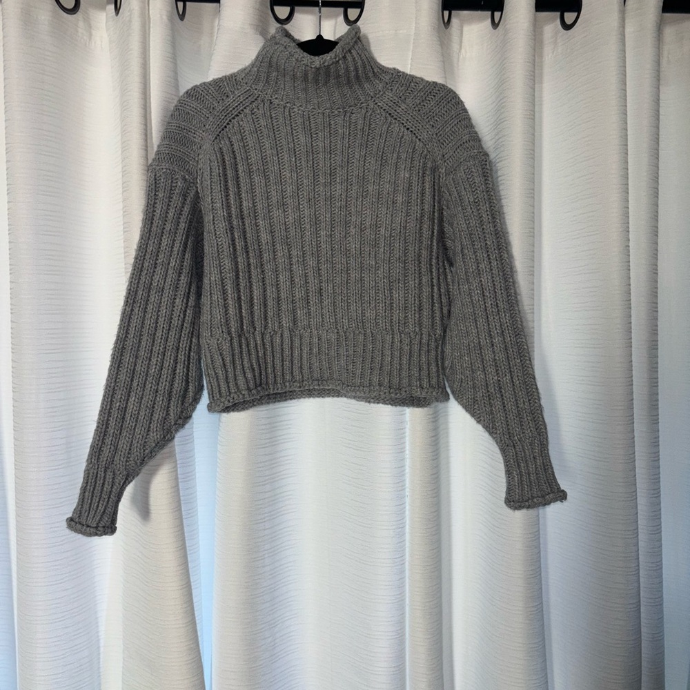 H&M Gray Ribbed Turtleneck Sweater